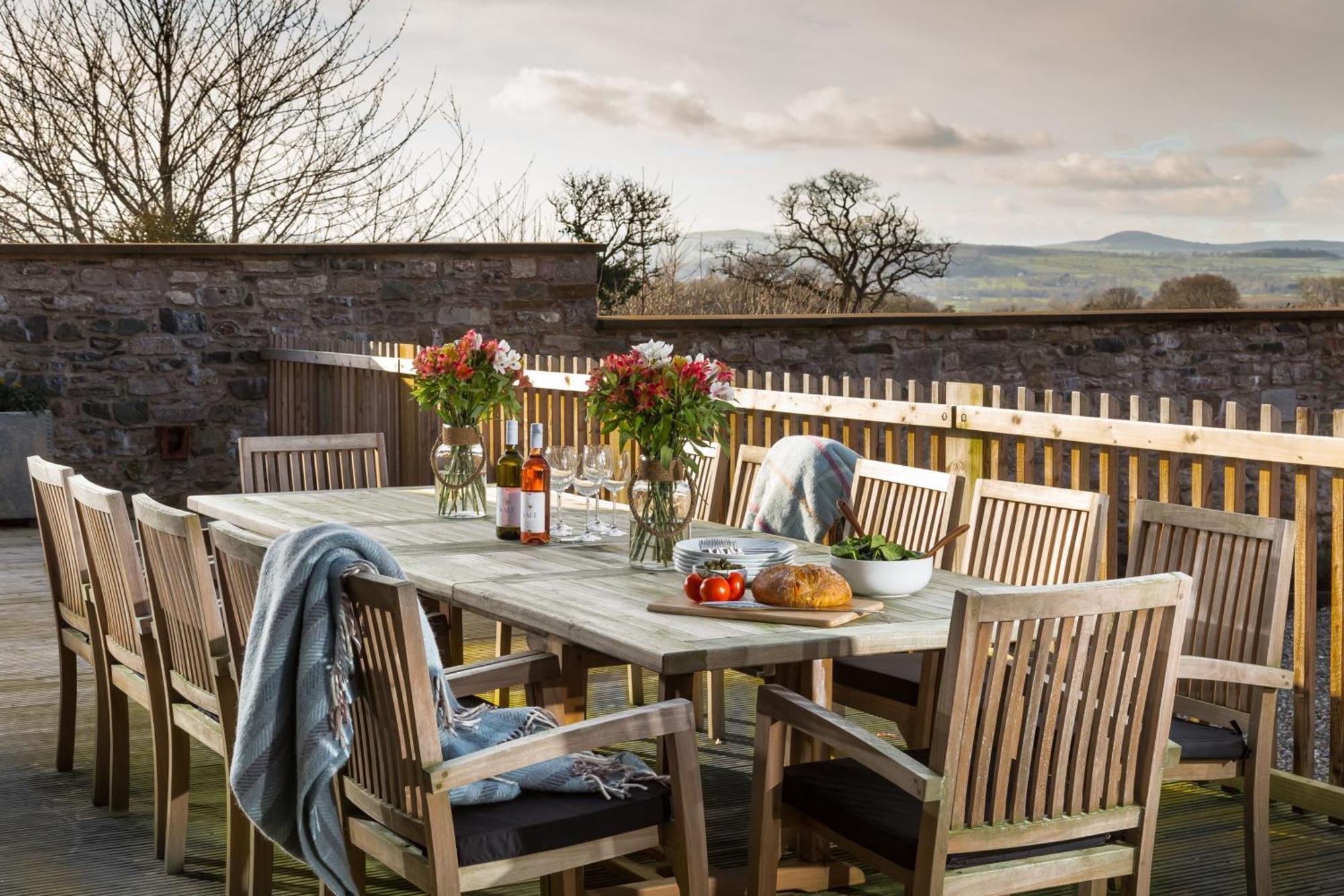 The Barn At Plas Ashpool Sleeps 8 Llandyrnog Eksteriør billede